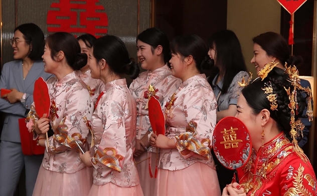 Trung Quốc "nở rộ" nghề phù dâu