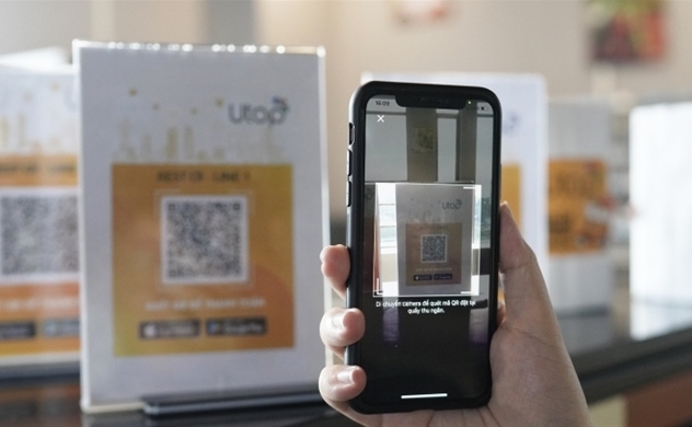 More and more Vietnamese opt for QR payments