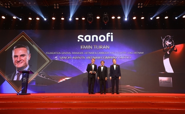 Ông Emin Turan – CEO Sanofi Việt Nam được vinh danh “Doanh nhân xuất sắc” tại APEA 2022