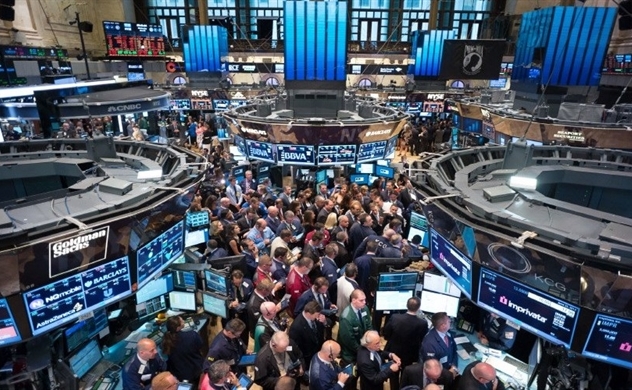 Dow Jones tăng hơn 400 điểm, kéo dài đà “hưng phấn” của chứng khoán Mỹ