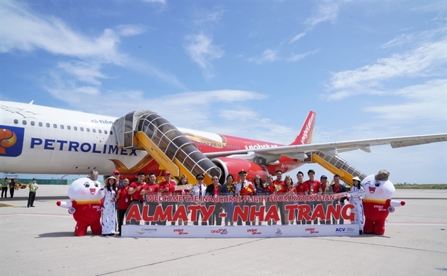 Nha Trang tưng bừng chào đón đoàn khách đầu tiên bay thẳng từ Kazakhstan
