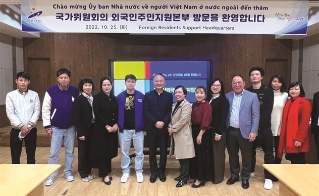 Đoàn công tác do Đại sứ, Phó Chủ nhiệm Ngô Hướng Nam thăm và làm việc tại Hàn