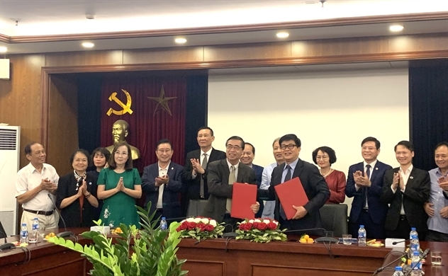 Lễ ký kết Hợp tác giữa Hội liên lạc với người Việt Nam ở nước ngoài và Liên đoàn Luật sư Việt Nam