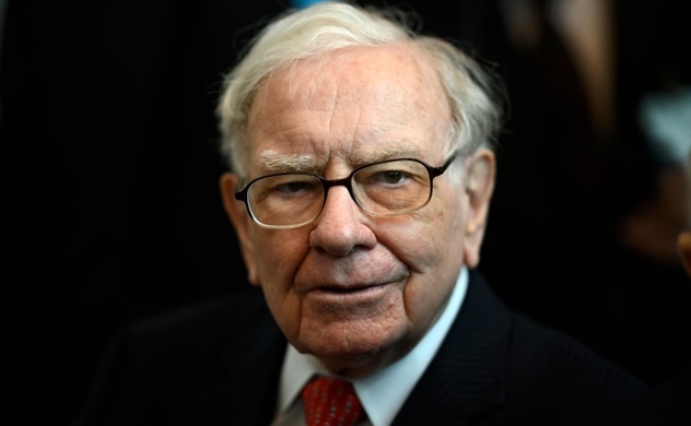 Tại sao giới đầu tư "chật vật" nhưng tỉ phú Buffet Warren vẫn "thắng đậm" trong năm nay?