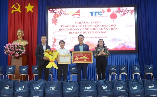 Tập đoàn TTC tặng 900 phần quà cho bà con huyện Gò Dầu, tỉnh Tây Ninh