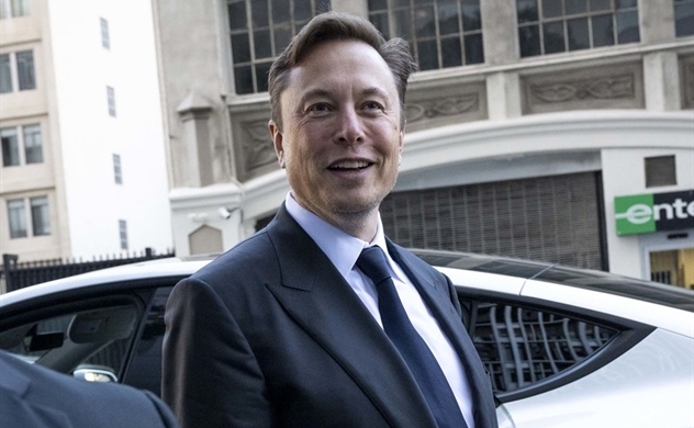 Tỉ phú Elon Musk trở lại ngôi vị giàu nhất thế giới