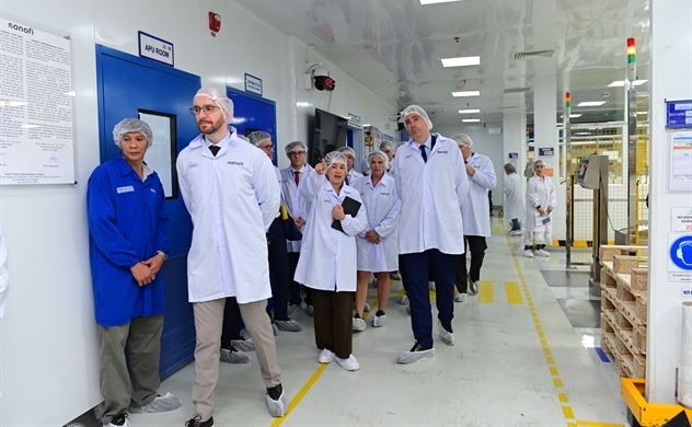 Bộ trưởng Ngoại thương Pháp thăm Nhà máy Sanofi Việt Nam
