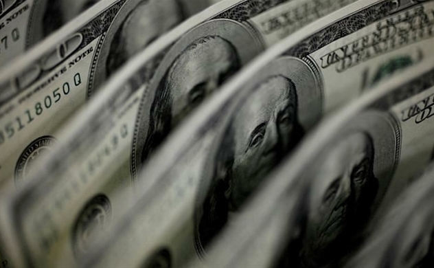 Dollar rises at banks ads