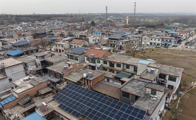 Trung Quốc đưa cuộc chiến khí hậu lên mái nhà