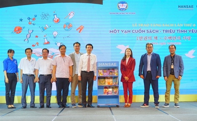 Hansae Việt Nam tặng sách đến 100 trường tiểu học ở Tây Ninh