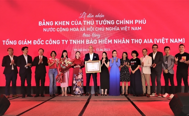 Tổng Giám đốc AIA Việt Nam nhận Bằng khen của Thủ tướng Chính phủ