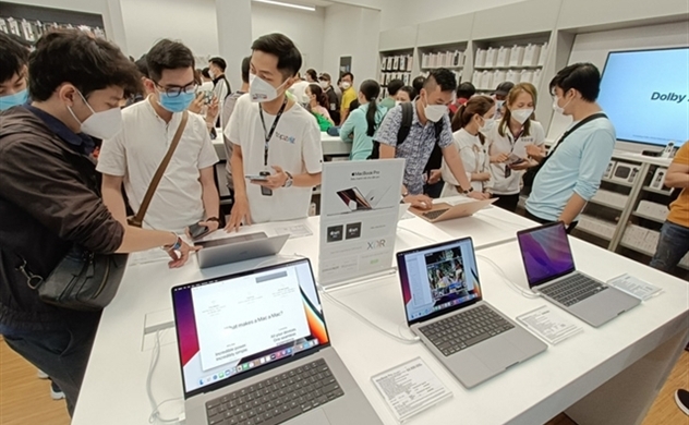 Local retailers confident of besting Apple online store on prices