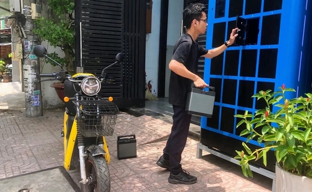 Vietnam EV startup powers Grab, Lazada delivery via battery 'ATMs'