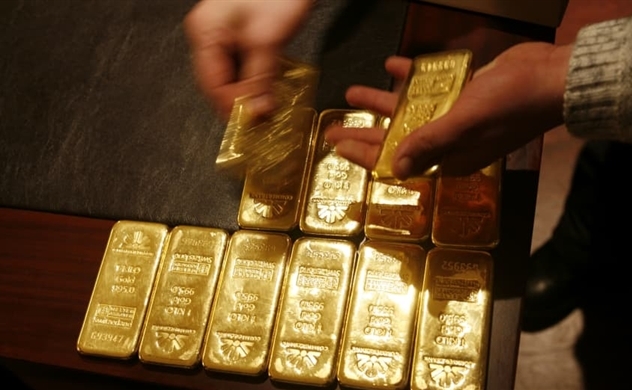 Giá vàng toàn cầu giảm sâu khi dòng tiền chảy sang USD