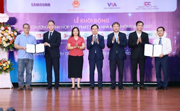 Samsung Vietnam assists 12 enterprises in developing smart factories