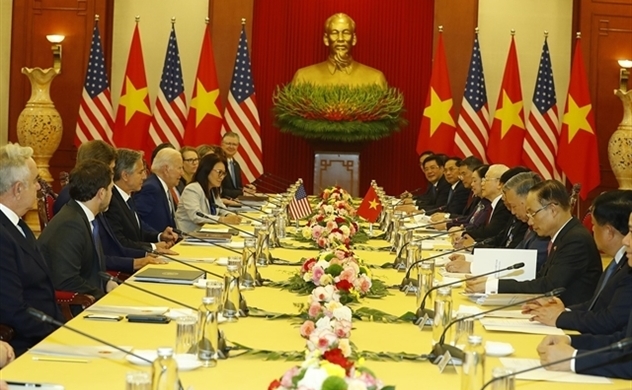 Vietnam, U.S. lift up ties to comprehensive strategic partnership
