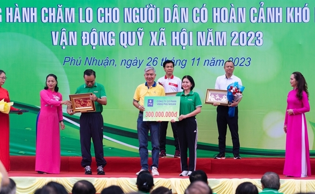 PNJ cùng 4.000 người dân Phú Nhuận đi bộ gây quỹ cho bà con khó khăn