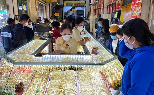 Trong 1 năm qua, giá vàng thế giới đã tăng hơn 13%