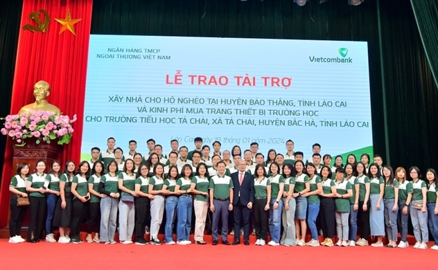 Vietcombank tài trợ cho người nghèo và trường học tại Lào Cai