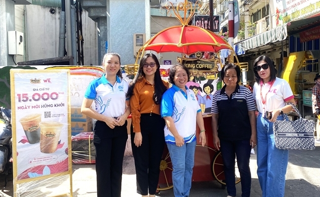 Bà Lê Hoàng Diệp Thảo tiếp tục trao tặng mô hình WeHome Café cho chị em phụ nữ khó khăn tại quận 3