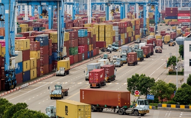Các hãng container "chật vật" vì ùn tắc cảng và thiếu tàu