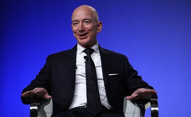 Tỉ phú Jeff Bezos lấy lại ngôi giàu nhất từ tay ông Elon Musk