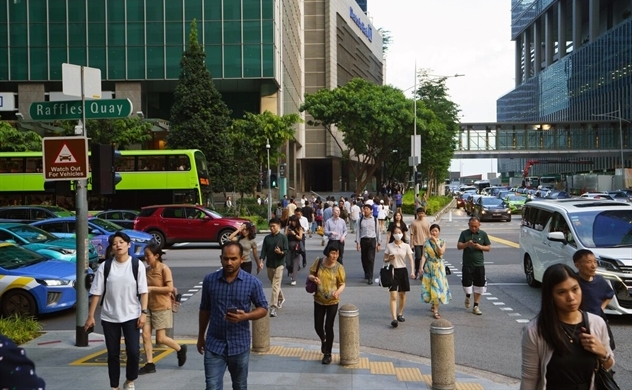 Cuộc sống cạnh tranh khốc liệt của người lao động tại Singapore