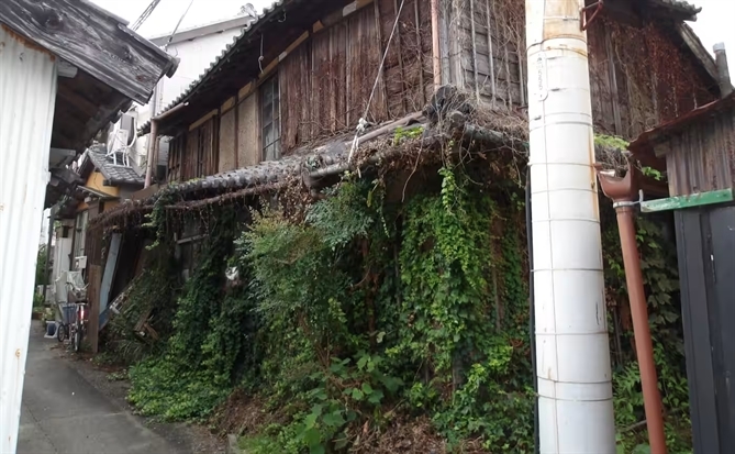 Nhà hoang Nhật Bản làm giảm giá trị bất động sản