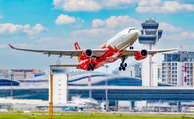 Vietjet tăng trưởng doanh thu 15% trong sáu tháng đầu năm 2024