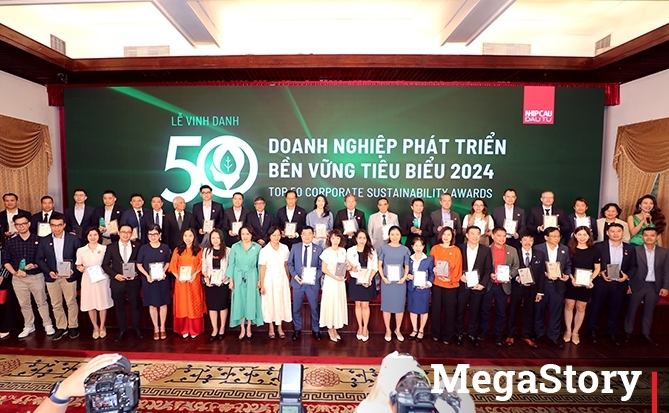 Phóng sự ảnh: Lễ Vinh danh 50 Doanh nghiệp Phát triển Bền vững tiêu biểu năm 2024