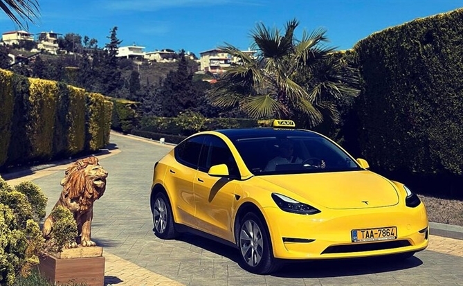 Tesla đối mặt thách thức khi thực hiện tham vọng robot taxi tự lái