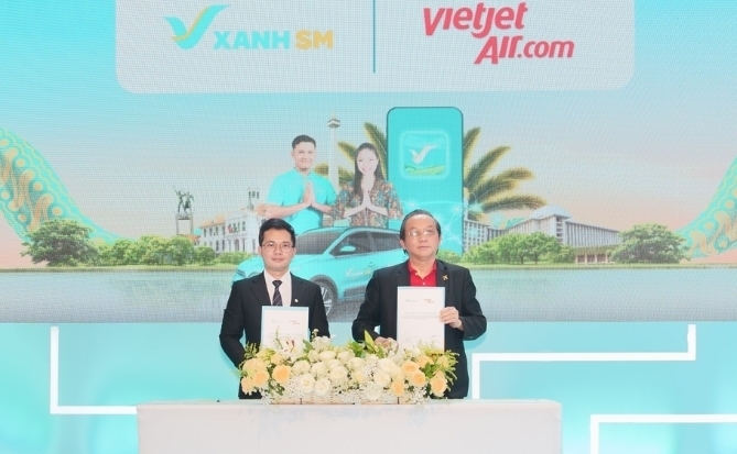 Vietjet và Xanh SM bắt tay phát triển sản phẩm di chuyển xanh cho du khách Đông Nam Á