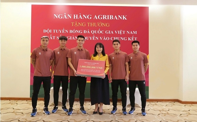 Agribank tặng thưởng 1 tỉ đồng cho Đội tuyển Bóng đá Quốc gia Việt Nam