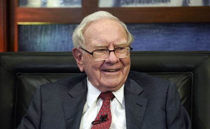 Tỉ phú Warren Buffett (94 tuổi) 