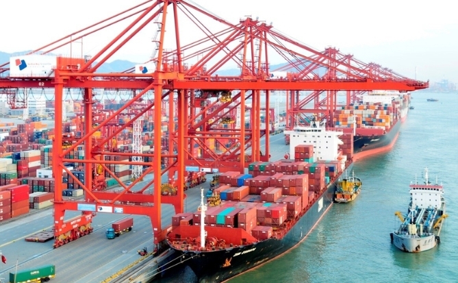 4 tháng đầu năm 2025: Việt Nam xuất siêu 3,79 tỉ USD