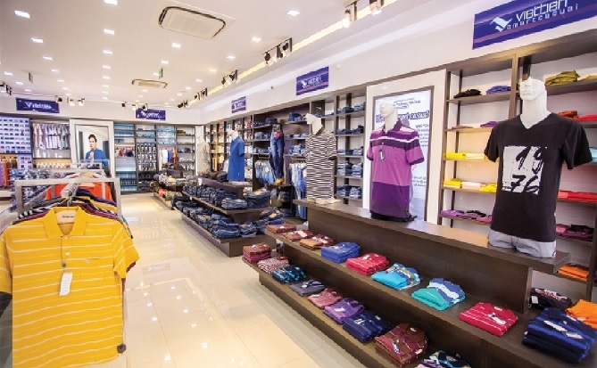May Việt Tiến đi ngang