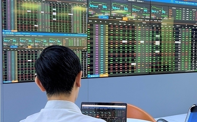 Cổ phiếu ngân hàng và tân binh VPL dẫn sóng thị trường