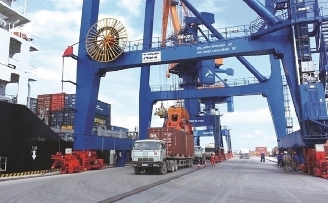 Xuất khẩu sang Mỹ tăng mạnh, cơ hội ngắn hạn và bài toán dài hạn cho Việt Nam