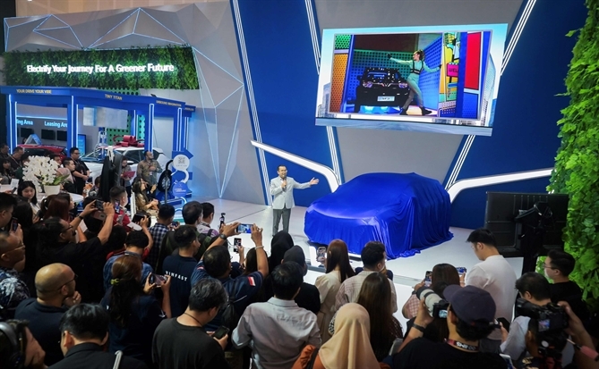 VinFast lập kỷ lục tại IIMS Surabaya 2025 với 4 giải thưởng, VF 3 được xướng tên 
