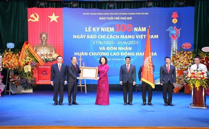 Báo Tuổi trẻ Thủ đô đón Huân chương Lao động hạng Ba: 40 năm thắp lửa lý tưởng cho thanh niên