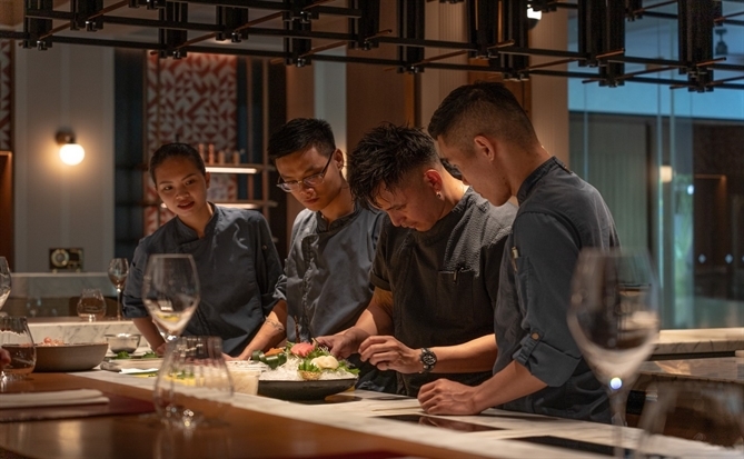 Chiến lược giữ chân khách hàng từ bàn ăn của các thương hiệu 5 sao