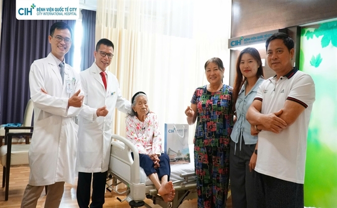 Đau chân phải dữ dội, cụ bà 100 tuổi ở Lâm Đồng phát hiện bị tắc động mạch chi dưới