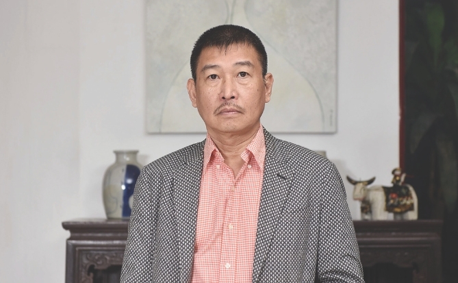 Lê Thiết Cương: Còn đây cõi riêng tối giản