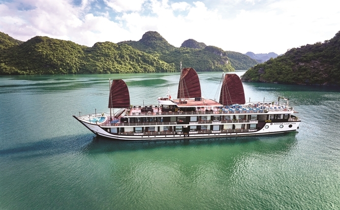 Lên tour tiền tỉ