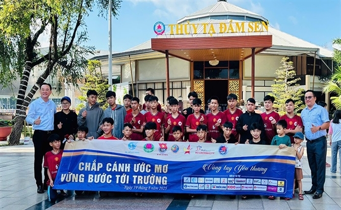 Trao quà cho 3.000 trẻ em khó khăn tại TP.HCM