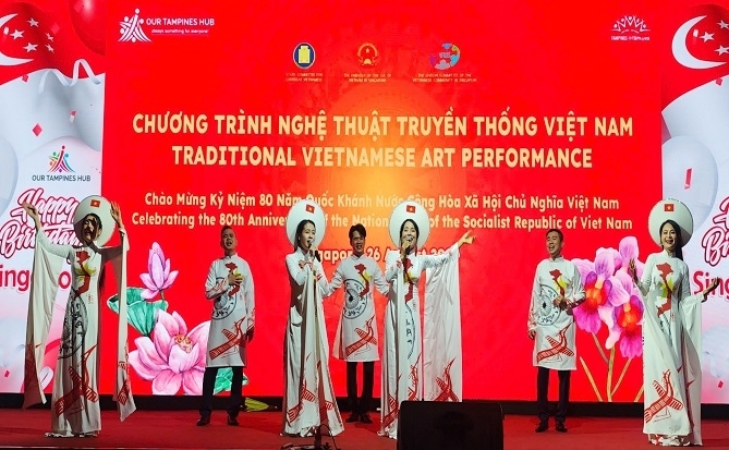 Chương trình nghệ thuật tại cộng đồng Singapore trở về với cội nguồn và văn hóa dân tộc