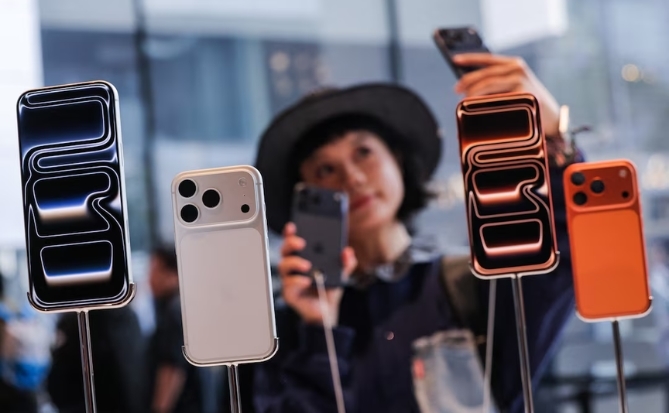 Trung bình cần bao nhiêu giờ làm việc để sở hữu iPhone 17?