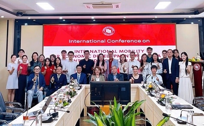 Kỷ niệm 65 năm thành lập, Trường Đại học Ngoại thương tổ chức hội thảo quốc  kết nối tri thức trong kỷ nguyên chuyển đổi số