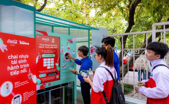 Chương trình “Chai nhựa tái sinh, hành trình tiếp nối” năm thứ 3, mở rộng ra Hà Nội