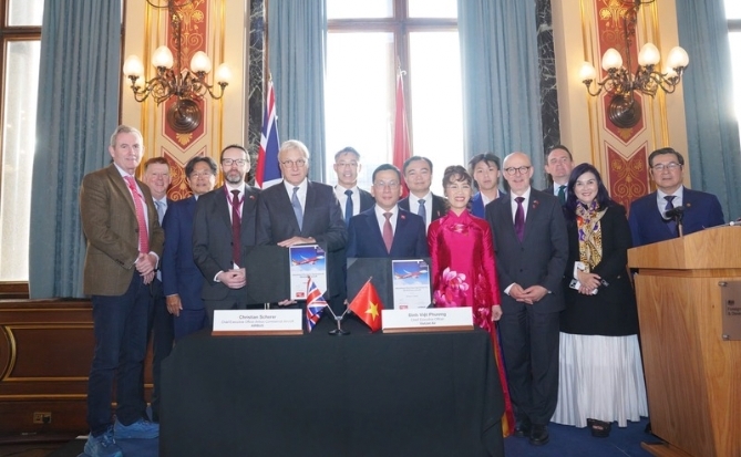 Vietjet ký hợp đồng mua 100 tàu bay A321neo với Airbus